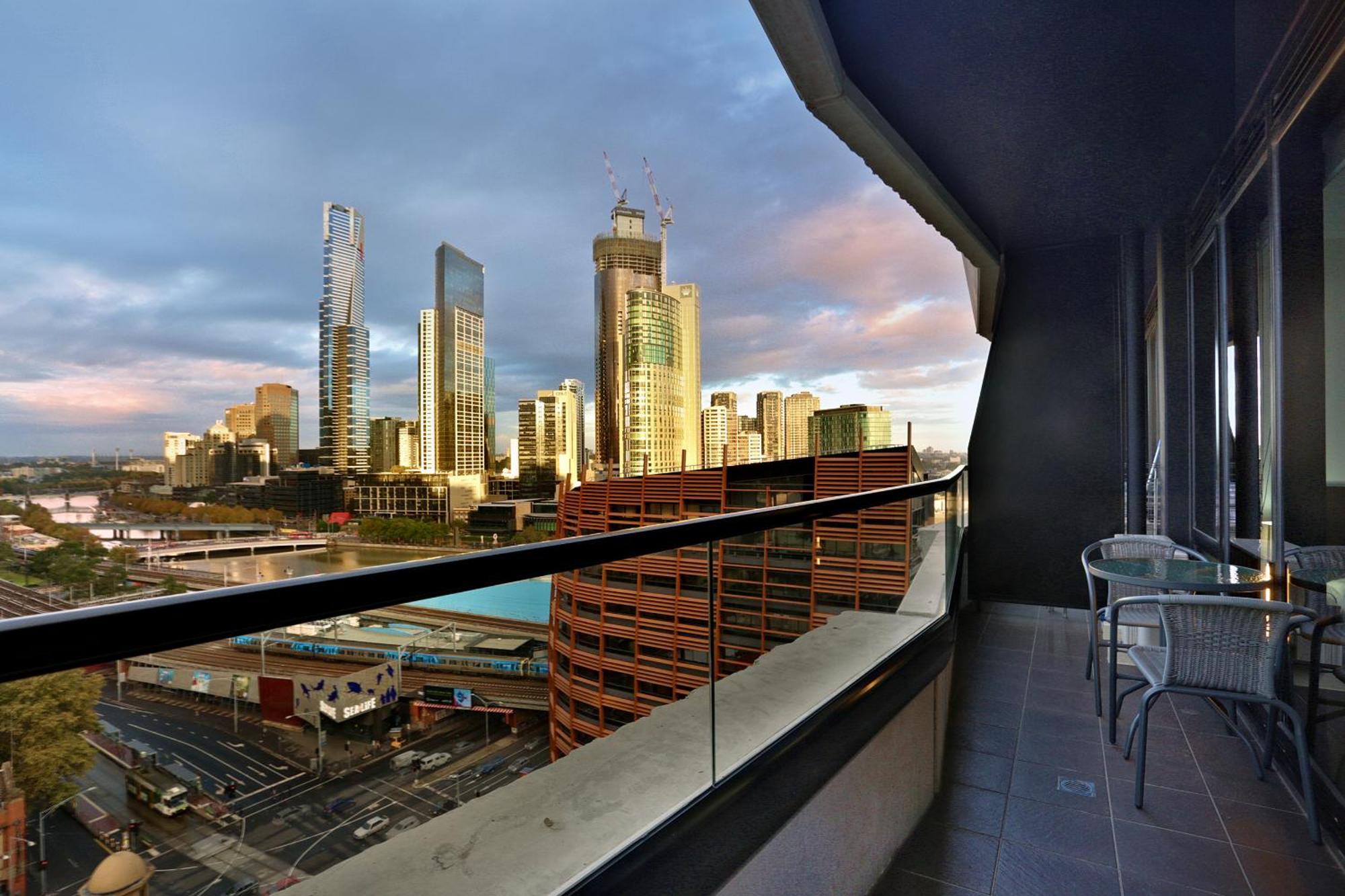 Aura On Flinders Serviced Apartments Melbourne Eksteriør billede